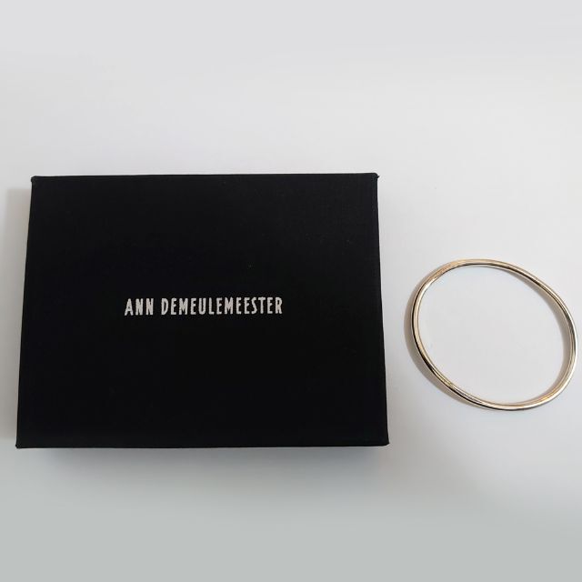 Ann Demeulemeester(アンドゥムルメステール)のアンドゥムルメステール　シルバーバングル　ブレスレット レディースのアクセサリー(ブレスレット/バングル)の商品写真