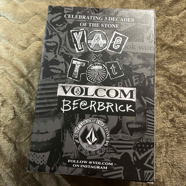 BE@RBRICK(ベアブリック)のBe@rbrick Volcom MEDICOM TOY  400%100% エンタメ/ホビーのフィギュア(その他)の商品写真