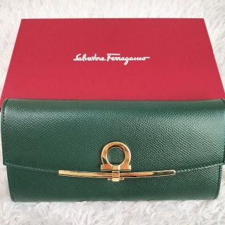 サルヴァトーレフェラガモ 長財布 財布(レディース)(グリーン・カーキ