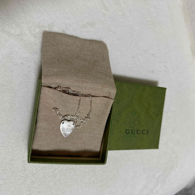 Gucci(グッチ)のGUCCI トレードマーク ハート ペンダント付き ネックレス レディースのアクセサリー(ネックレス)の商品写真
