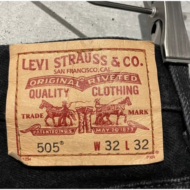 Levi's(リーバイス)のLEVI'S リーバイス 505 ブラックデニムパンツ テーパード後染め メンズのパンツ(デニム/ジーンズ)の商品写真