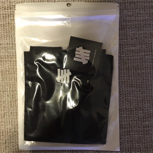 UNDEFEATED(アンディフィーテッド)のUNDEFEATED ランニングマスク完売品❗️格安‼️RUNNING MASK メンズのファッション小物(その他)の商品写真