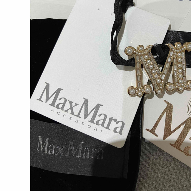 Max Mara(マックスマーラ)ののん様専用　マックスマーラ　パールブローチ レディースのアクセサリー(ブローチ/コサージュ)の商品写真