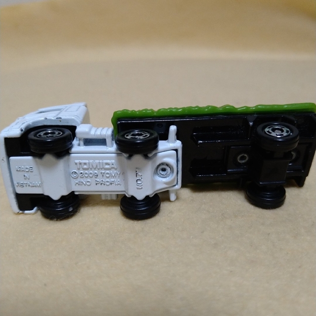 Takara Tomy(タカラトミー)のトミカ　動物搬送車（パンダ）【日野プロフィアトラック】 エンタメ/ホビーのおもちゃ/ぬいぐるみ(ミニカー)の商品写真