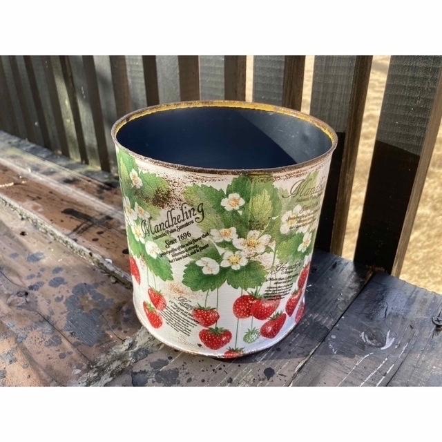 リメ缶 大 デコパージュ いちごの通販 by ちみ's shop|ラクマ リメ缶 大 デコパージュ いちごの通販 by ちみ's shop|ラクマ