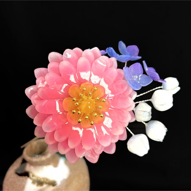 212 ガーベラとお花の簪 ハンドメイド プラ板 レジン の通販 by Seimi-☆'s shop｜ラクマ