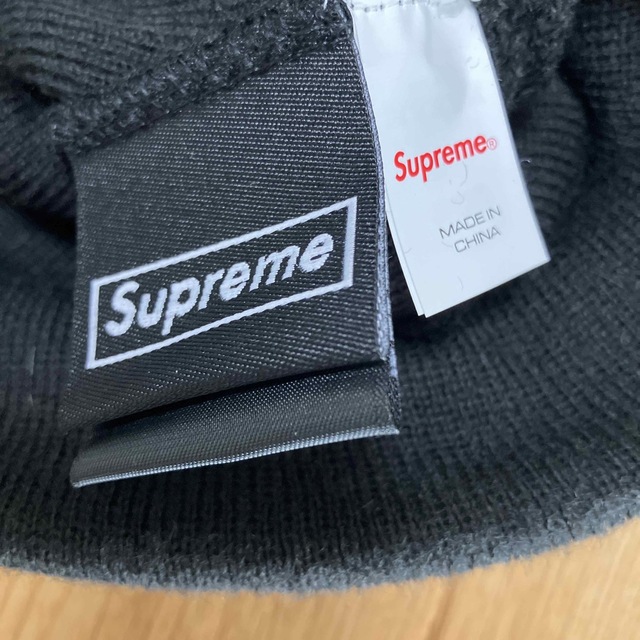 Supreme(シュプリーム)のSupreme ボックスロゴ　ビーニー　BLK メンズの帽子(ニット帽/ビーニー)の商品写真