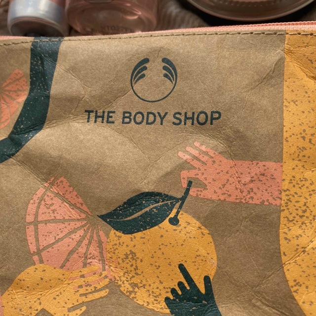 THE BODY SHOP(ザボディショップ)のザ　ボディショッブ　ピンクグレープフルーツ　ポーチギフト コスメ/美容のボディケア(ボディクリーム)の商品写真