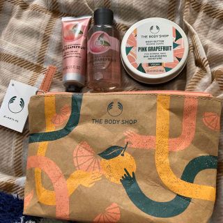 ザボディショップ(THE BODY SHOP)のザ　ボディショッブ　ピンクグレープフルーツ　ポーチギフト(ボディクリーム)