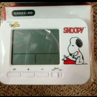 SNOOPY キャラクターデザイン 電波置き時計(置時計)