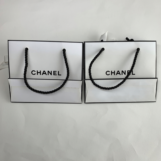 CHANEL(シャネル)の☆ゆゆ様専用☆シャネル CHANEL ショッパー 紙袋 リボン付き レディースのバッグ(ショップ袋)の商品写真