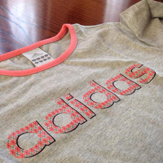 adidas(アディダス)の未使用 adidas 長袖Tシャツ M レディースのトップス(Tシャツ(長袖/七分))の商品写真