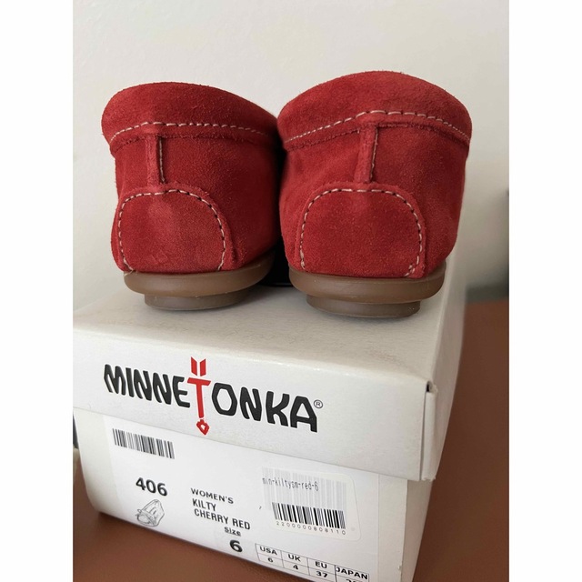 Minnetonka(ミネトンカ)のミネトンカ　モカシン　チェリーレッド　23cm レディースの靴/シューズ(スリッポン/モカシン)の商品写真