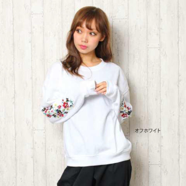 SpRay - 袖 花 刺繍 スウェット トレーナーの通販 by kyu's shop SpRay - 袖 花 刺繍 スウェット トレーナーの通販 by kyu's shop
