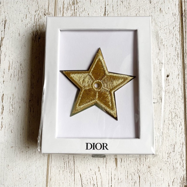 時間指定不可】 Dior ノベルティ ブローチ 星 agapeeurope.org