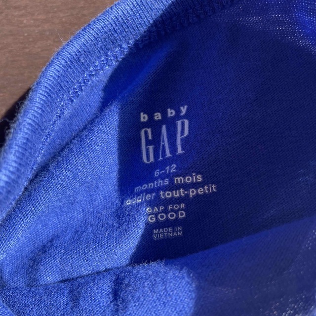 babyGAP(ベビーギャップ)のbabyGAP 長袖Tシャツ2枚 キッズ/ベビー/マタニティのベビー服(~85cm)(Ｔシャツ)の商品写真