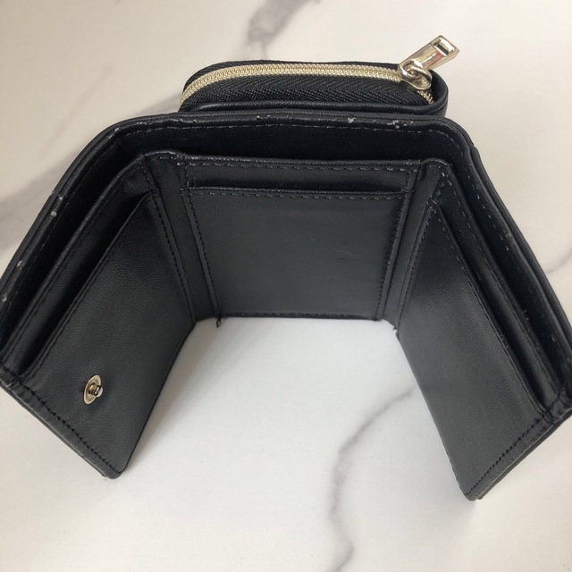 WEGO(ウィゴー)のWEGO 三つ折り財布　黒　ウィゴー レディースのファッション小物(財布)の商品写真