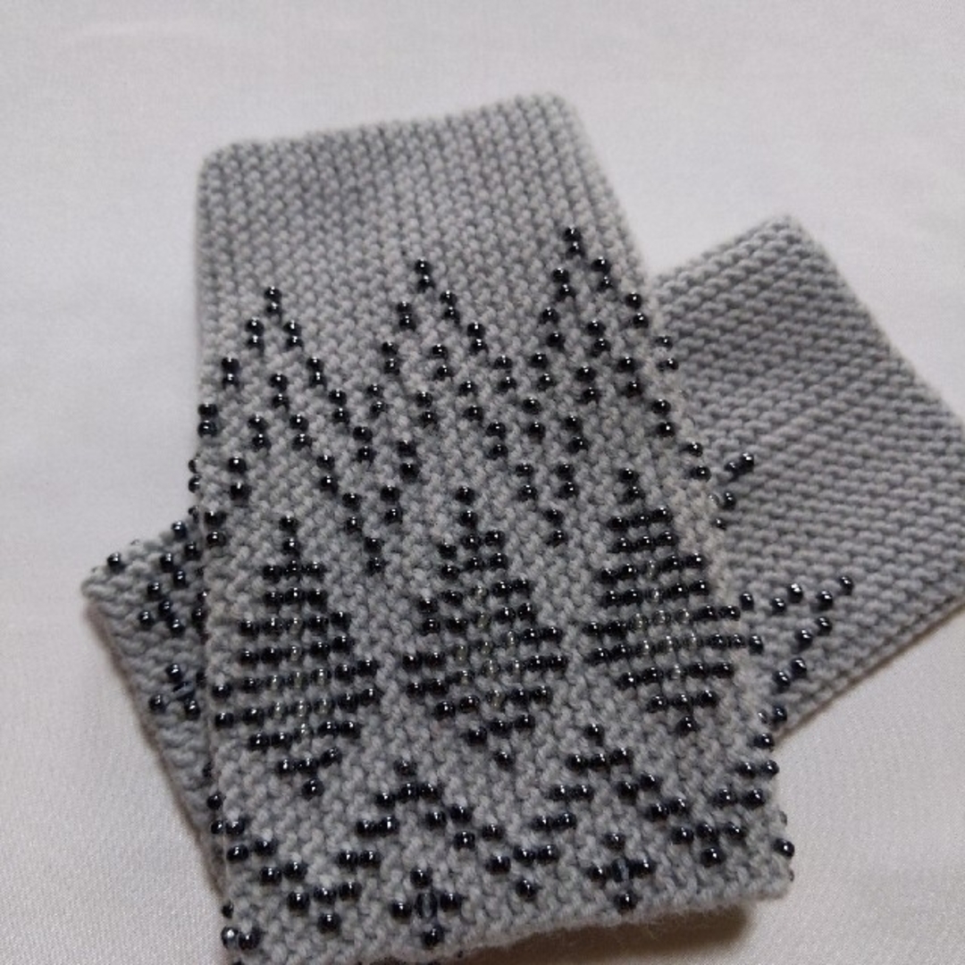 いったんさま　no.32.no.61　ビーズを編み込んだリストウォーマー ハンドメイドのファッション小物(手袋)の商品写真