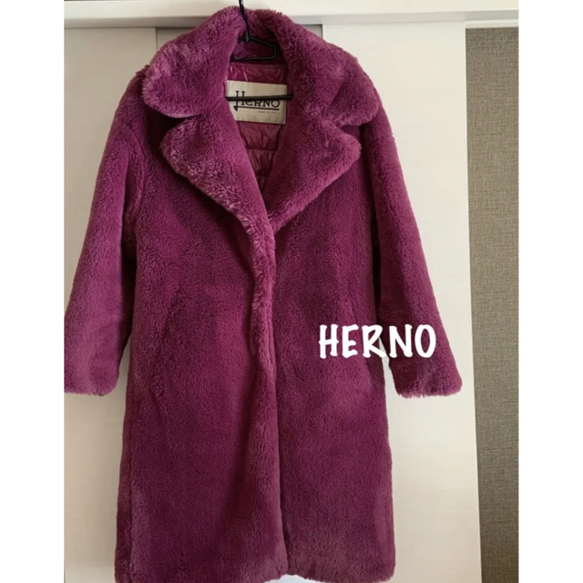 HERNO(ヘルノ)の値下げ　美品　HERNO ヘルノ　ファー コート　ダウン　パープル　中綿 レディースのジャケット/アウター(ダウンコート)の商品写真