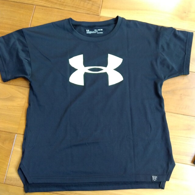 UNDER ARMOUR(アンダーアーマー)の150・160Tシャツ スポーツ/アウトドアのサッカー/フットサル(ウェア)の商品写真