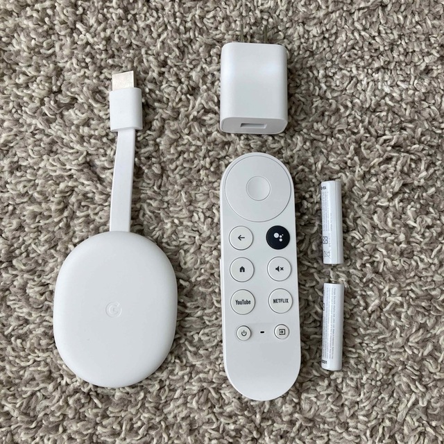 Google(グーグル)のChromecast with Google TV snow　 スマホ/家電/カメラのテレビ/映像機器(映像用ケーブル)の商品写真