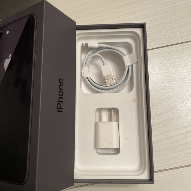 iPhone(アイフォーン)のiPhone純正充電機 ライトニングケーブル スマホ/家電/カメラのスマートフォン/携帯電話(バッテリー/充電器)の商品写真