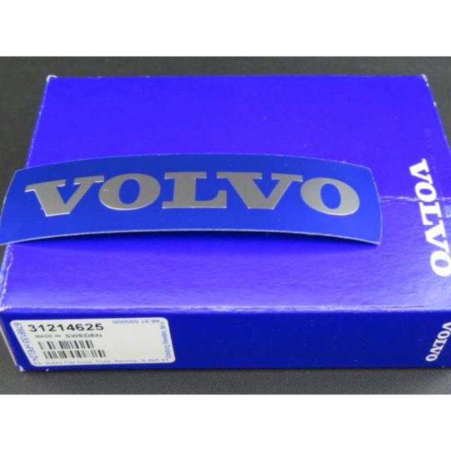 Volvo(ボルボ)のボルボ純正フロントグリル エンブレム ロゴ補修パーツ 新品 自動車/バイクの自動車(車種別パーツ)の商品写真