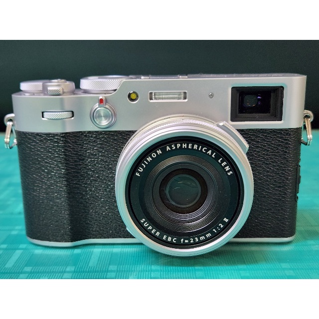 待望☆】 富士フイルム FUJIFILM X100V シルバー 展示品 コンパクトデジタルカメラ