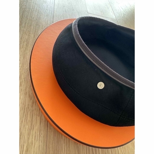 Hermes(エルメス)のエルメス☆hermes 帽子　58 ブラック　ベレー帽　購入カード付き　 レディースの帽子(ハンチング/ベレー帽)の商品写真