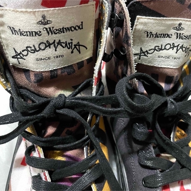Vivienne Westwood(ヴィヴィアンウエストウッド)のヴィヴィアンウエストウッド【美品】フラワー×ダクトテープ 総柄 スニーカー レディースの靴/シューズ(スニーカー)の商品写真