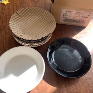 イッタラ(iittala)の☆えりごんさん専用☆イッタラ　ティーマ　白2枚と黒3枚　6枚セット　12センチ(食器)