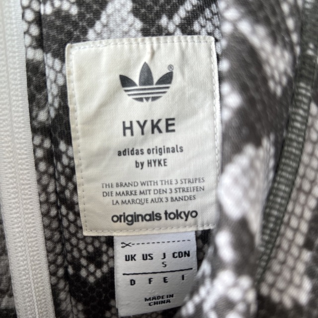 HYKE(ハイク)のハイク　HYKE アディダス　adidas パイソン　スウェット　トップス　 レディースのトップス(トレーナー/スウェット)の商品写真