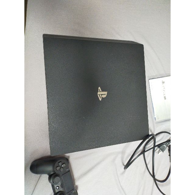 PlayStation4(プレイステーション4)の【中古】PS4 Pro SSD250GB換装済み エンタメ/ホビーのゲームソフト/ゲーム機本体(家庭用ゲーム機本体)の商品写真
