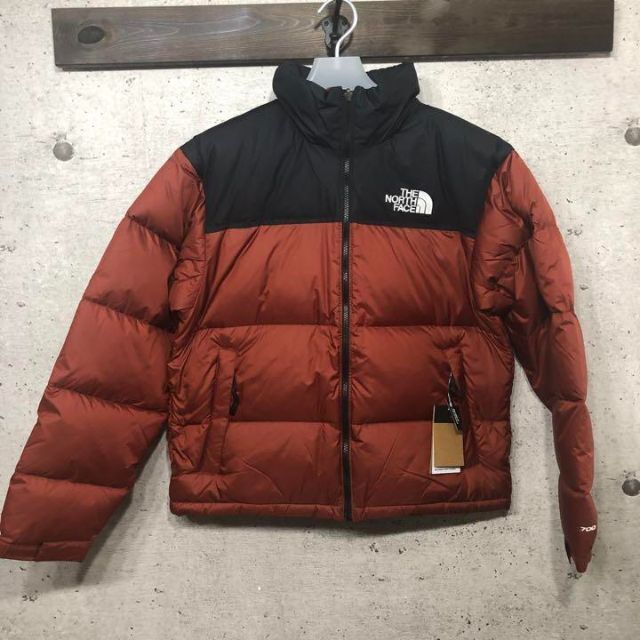 THE NORTH FACE(ザノースフェイス)のTHE NORTH FACE ダウンジャケット ヌプシ メンズ レッド アウター メンズのジャケット/アウター(ダウンジャケット)の商品写真