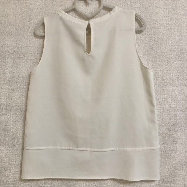 ZARA(ザラ)のZARA BASIC ノースリーブブラウス　オフホワイト　 レディースのトップス(シャツ/ブラウス(半袖/袖なし))の商品写真