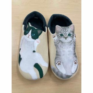 フェリシモ(FELISSIMO)の子猫がへそ天　ルームシューズ　ハチワレ＆サバトラ　新品　フェリシモ猫部(スリッパ/ルームシューズ)