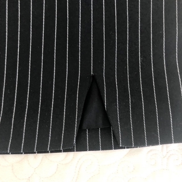 H&M(エイチアンドエム)のH&M BLACKPINK ブラックピンク ストライプ ミニスカート32 エンタメ/ホビーのタレントグッズ(アイドルグッズ)の商品写真