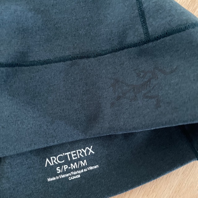 ARC'TERYX(アークテリクス)のARC'TERYX 　Motus Beanie 深緑　S/P-M/M レディースの帽子(ニット帽/ビーニー)の商品写真