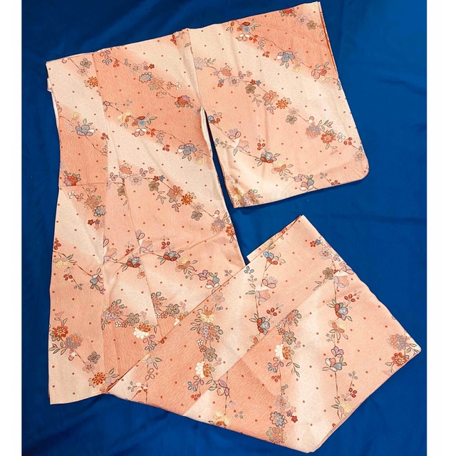 春色　斜め桜模様　小紋　裄68 レディースの水着/浴衣(着物)の商品写真