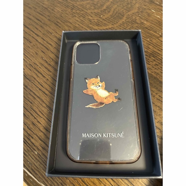 MAISON KITSUNE'(メゾンキツネ)のメゾンキツネ　スマホケース　中古 スマホ/家電/カメラのスマホアクセサリー(iPhoneケース)の商品写真