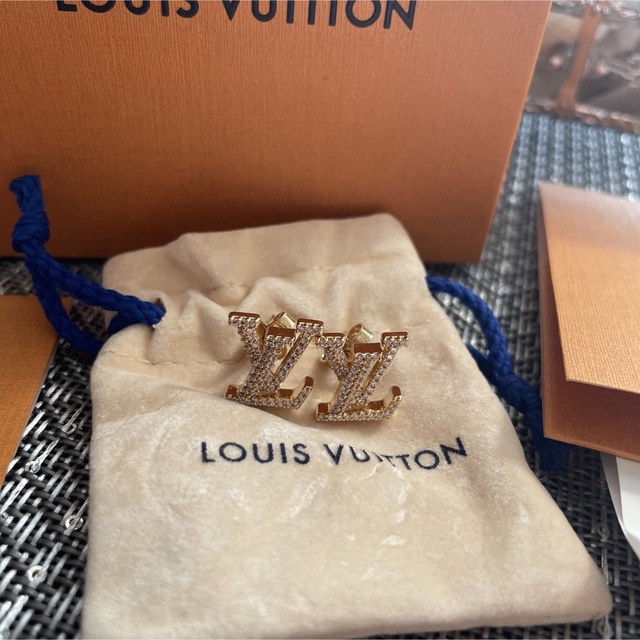 LOUIS VUITTON(ルイヴィトン)の新品未使用‼️ルイヴィトン キラキラピアス レディースのアクセサリー(ピアス)の商品写真