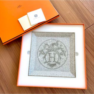 エルメス(Hermes)の【新品 ギフト包装】エルメス モザイク プラチナ スクエアプレート 23cm(食器)