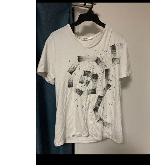 カットソー Tシャツ 白 ホワイト 新品 XL  韓国製　ハイクオリティデザイン レディースのトップス(Tシャツ(半袖/袖なし))の商品写真