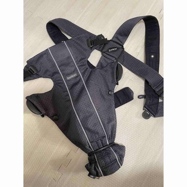 BABYBJORN(ベビービョルン)のriomama様専用⚠️ベビービョルン　ベビーキャリアMINI 抱っこ紐 キッズ/ベビー/マタニティの外出/移動用品(抱っこひも/おんぶひも)の商品写真