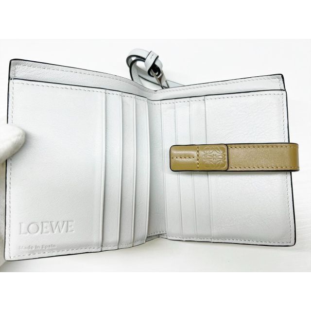 LOEWE(ロエベ)の美品 LOEWE アナグラム コンパクトジップウォレット 二つ折り財布 レディースのファッション小物(財布)の商品写真