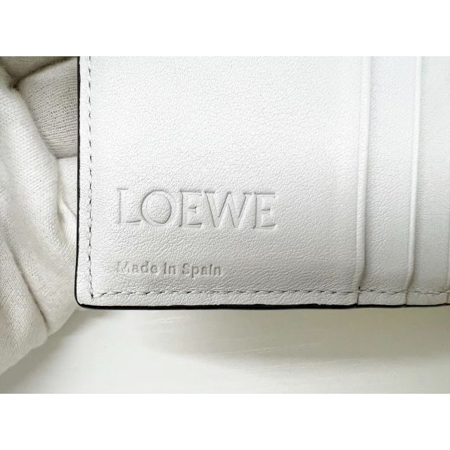 LOEWE(ロエベ)の美品 LOEWE アナグラム コンパクトジップウォレット 二つ折り財布 レディースのファッション小物(財布)の商品写真