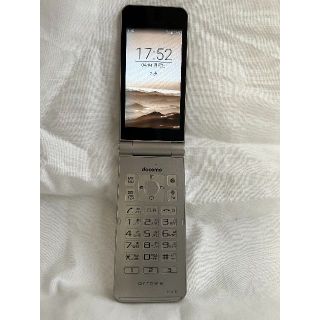 エヌティティドコモ(NTTdocomo)のドコモ　arrows　F - 41C 　ゴールド(携帯電話本体)