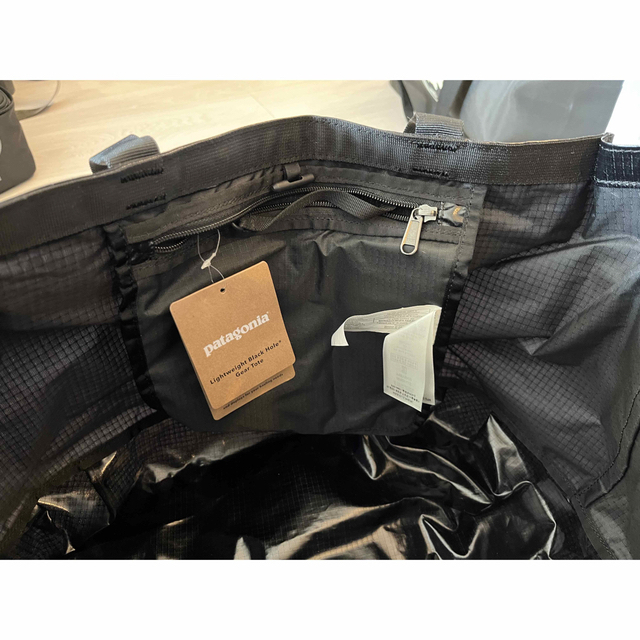 patagonia(パタゴニア)のPatagonia Light Weight Black Hole Tote メンズのバッグ(トートバッグ)の商品写真