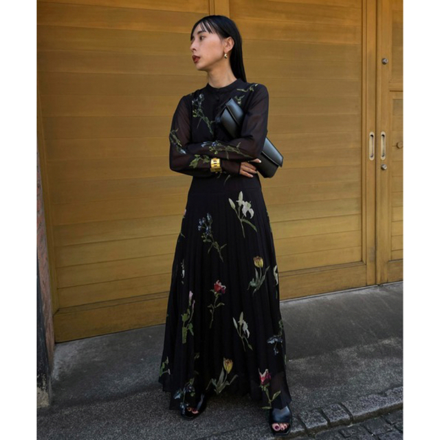 Ameri VINTAGE(アメリヴィンテージ)の【Ameri VINTAGE】SOFIA PLEATS DRESS ブラック レディースのワンピース(ロングワンピース/マキシワンピース)の商品写真