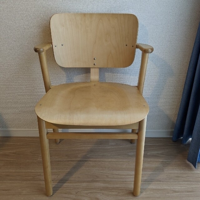 低価格で大人気の Artek Domus Chair ハニーステイン ダイニングチェア